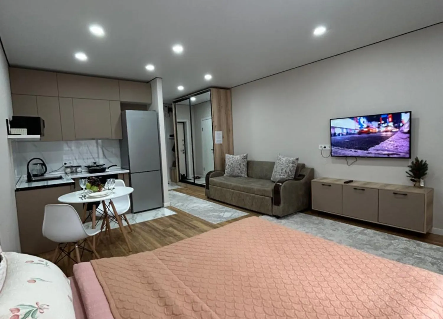 Studio apartment 알마티